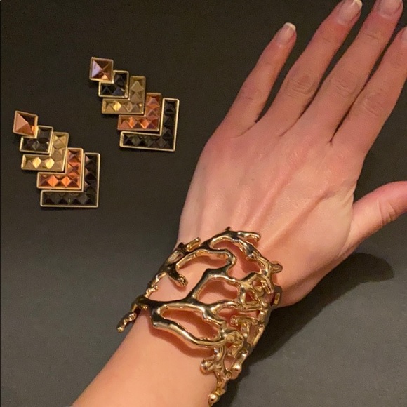 Tri colored bold statement earrings - Picture 2 of 3